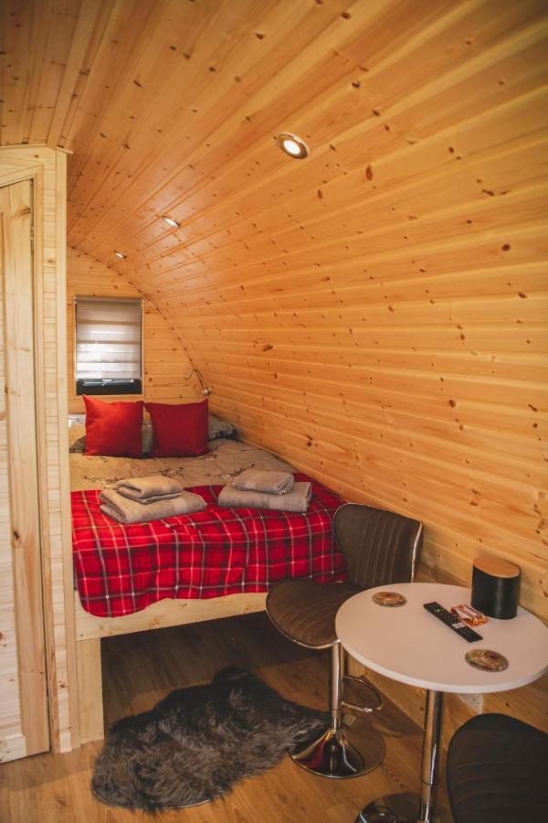 Highland & Transylvania Glamping Pods Roybridge Exterior photo