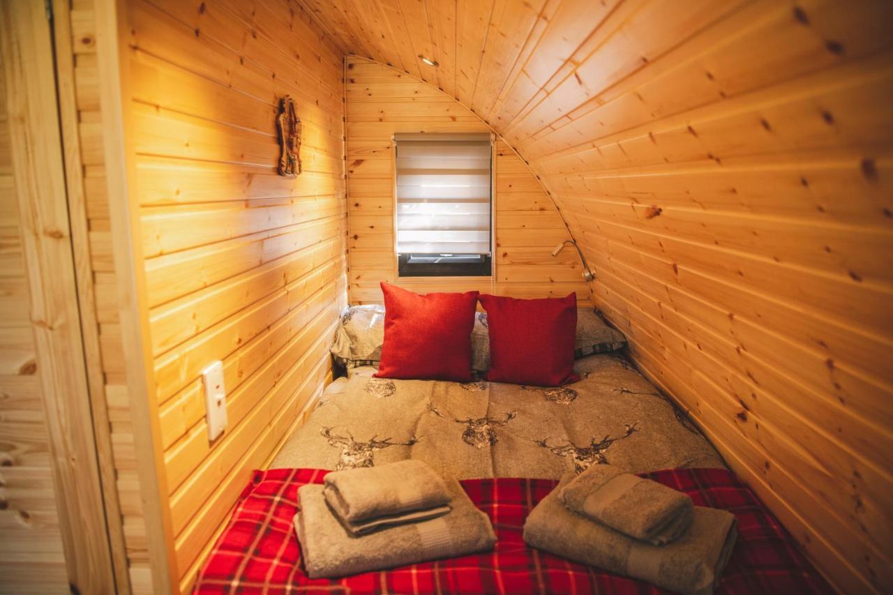 Highland & Transylvania Glamping Pods Roybridge Exterior photo