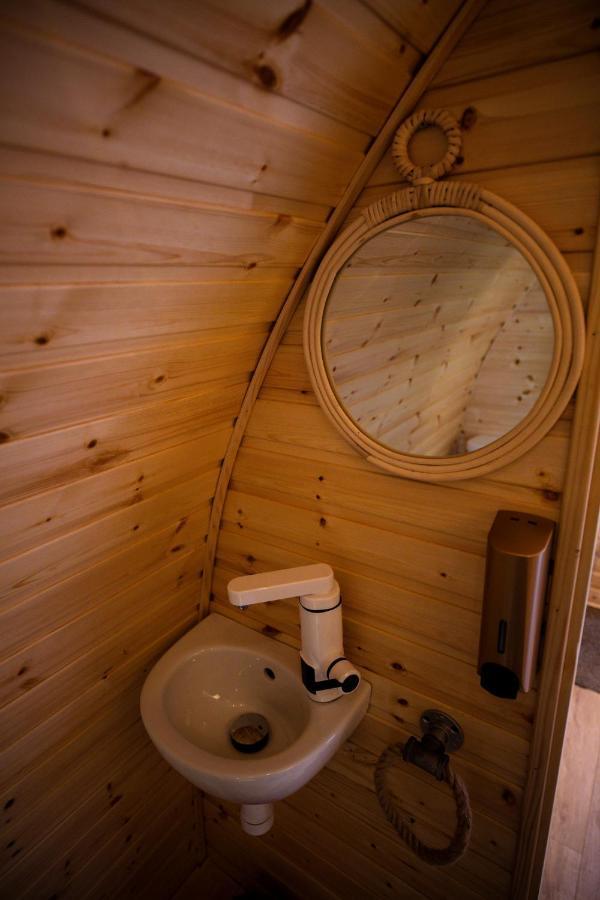 Highland & Transylvania Glamping Pods Roybridge Exterior photo